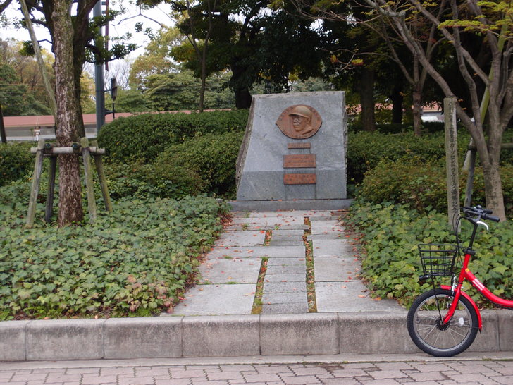 広島市民球場そばの記念碑