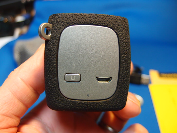 OMAKERの小型Bluetoothスピーカー