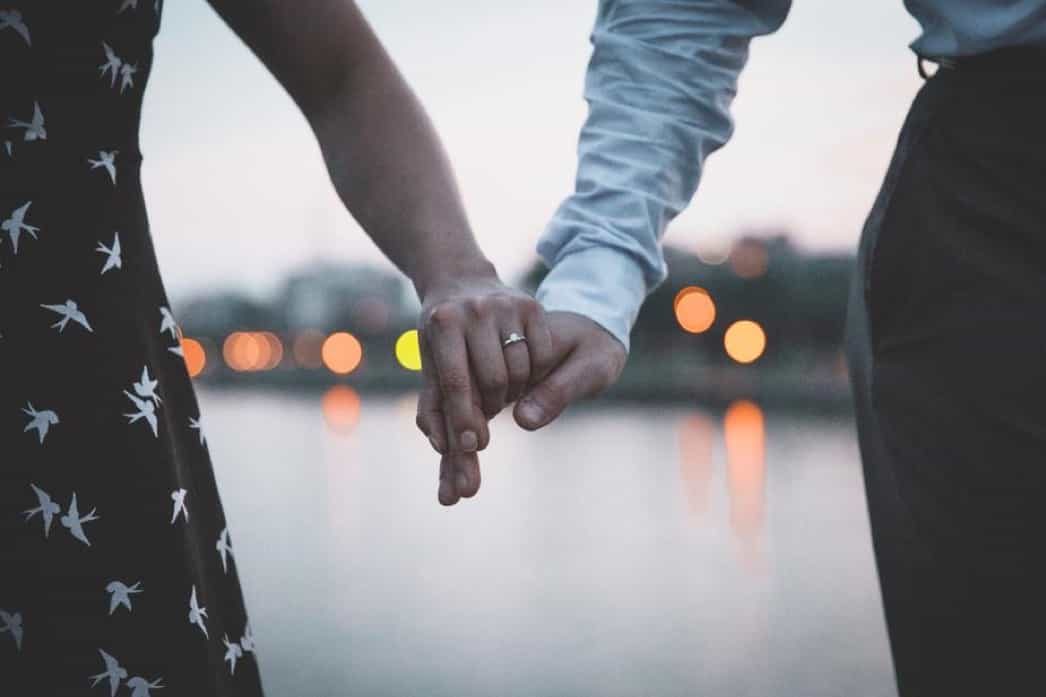 married-couple-holding-hands_925x