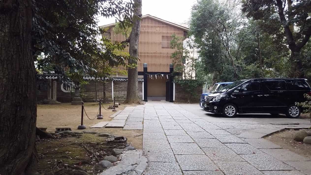 赤坂氷川神社の駐車場