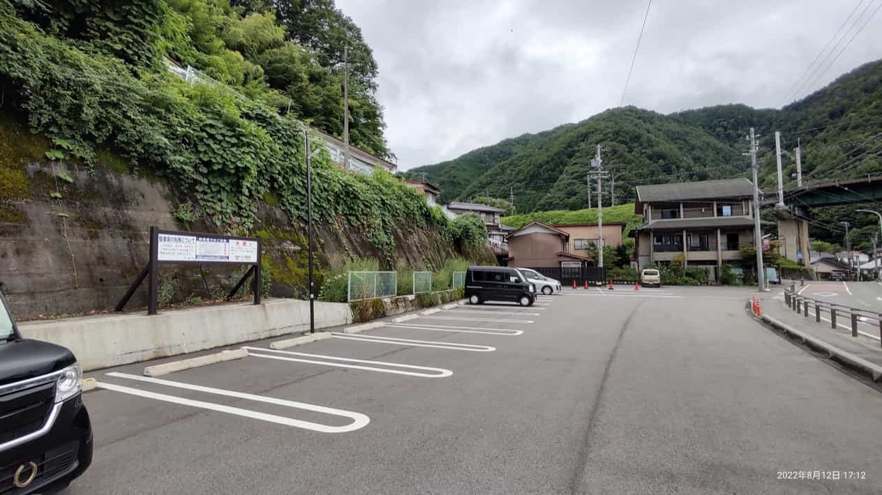 福島宿津島神社そばの無料駐車場