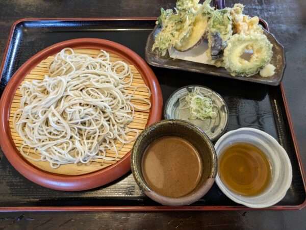 皆野町そば処味里のクルミそば